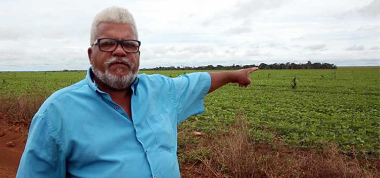 Jair Marcelo da Silva, known as Capixaba, a farmer from the Wesley Manoel dos Santos settlement. This vast soy plantation was once the settlement’s forest reserve, which was illegally clear cut and then taken over by large-scale soy farmers. Photo: Thaís Borges