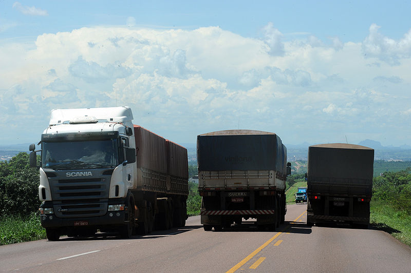 Commodities on the move on the much-improved BR-163 highway. Photo: Roosevelt Pinheiro, courtesy of Agência Brasil