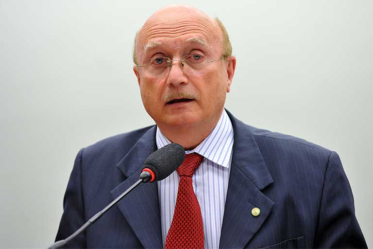 Federal deputy Osmar Serraglio has long campaigned for curtailing the constitutional rights of Indians, traditional communities and quilombolas (areas originally occupied by runaway slaves). In February 2017, Temer appointed Serraglio head of the Justice Ministry, to which FUNAI, Brazil’s Indian affairs agency, is subordinated. That’s potentially bad news for indigenous communities with outstanding land claims. Photo: Camara dos Deputados