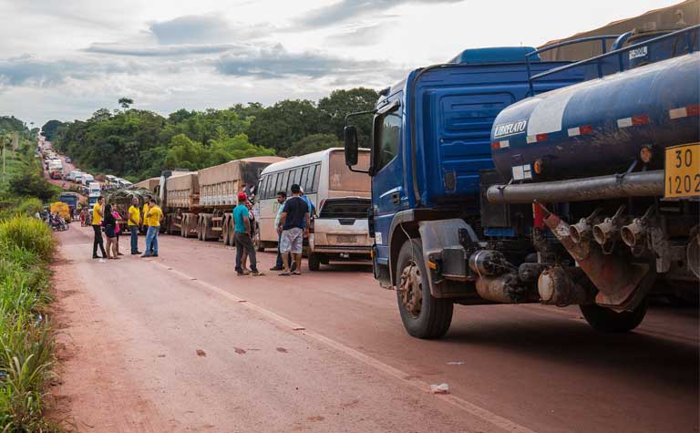 The Munduruku roadblock has created a 40 kilometer (25 mile) backup. Photo: Mauricio Torres