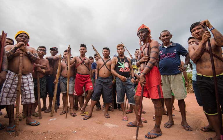 Munduruku warriors at the roadblock. Photo: Mauricio Torres