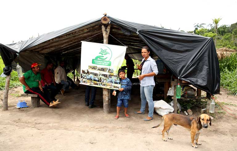 The landless peasant occupation at KM Mil, a settlement located near the Thousand Kilometer marker on highway BR 163 near the town of Novo Progresso in Pará state, Brazil. Photo Thais Borges