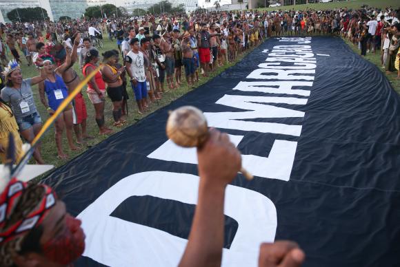 More than 3,500 indigenous protesters are in Brasilia to protest the undermining of Indian rights by the Temer government. It is the largest such protest in the country’s history. Photo: Wilson Dias courtesy of Agência Brasil