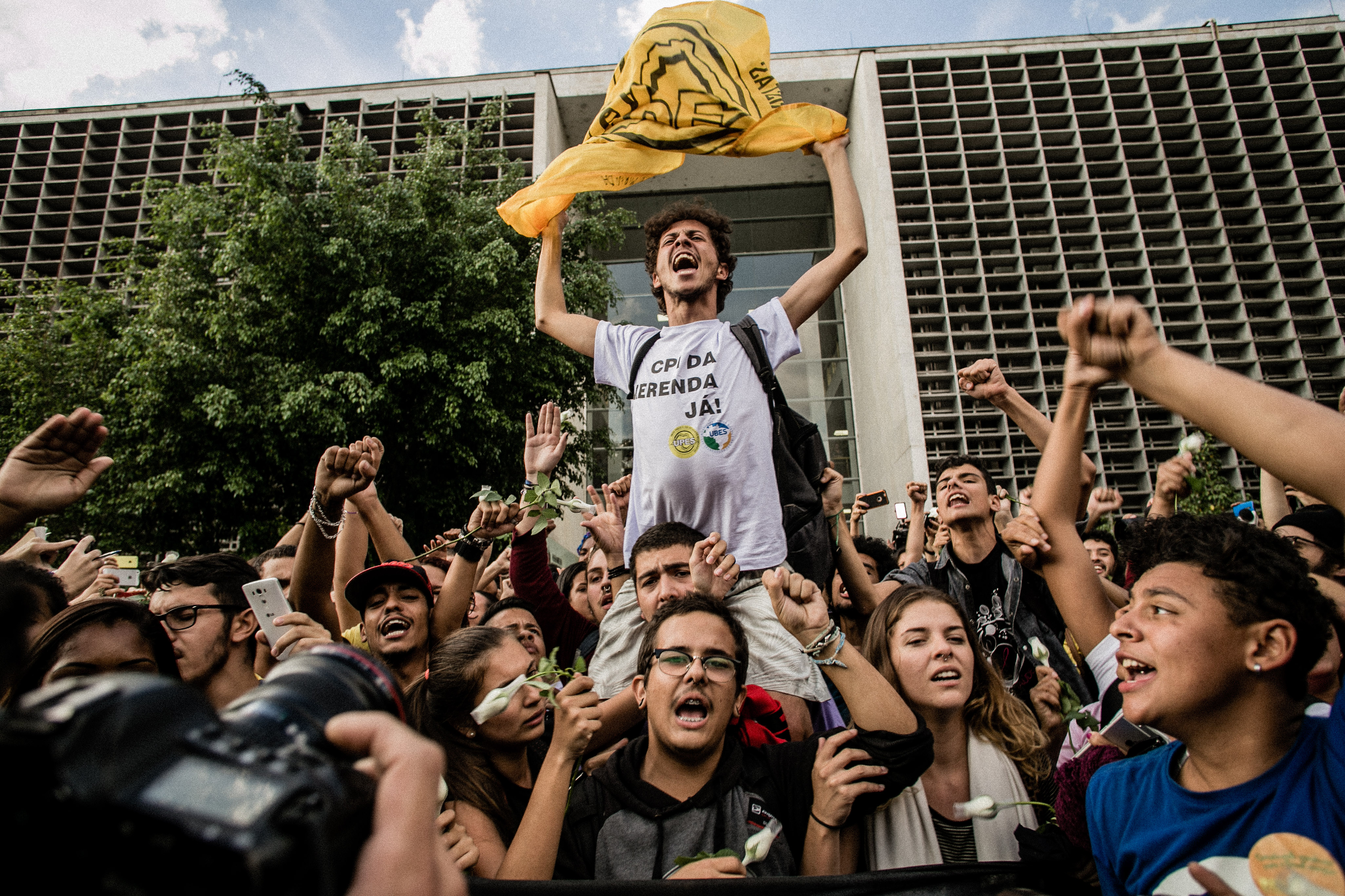 Students occupy the legislative assembly in São Paulo, Brazil to protest embezzlement of funding for school meals. © Mídia NINJA 2016