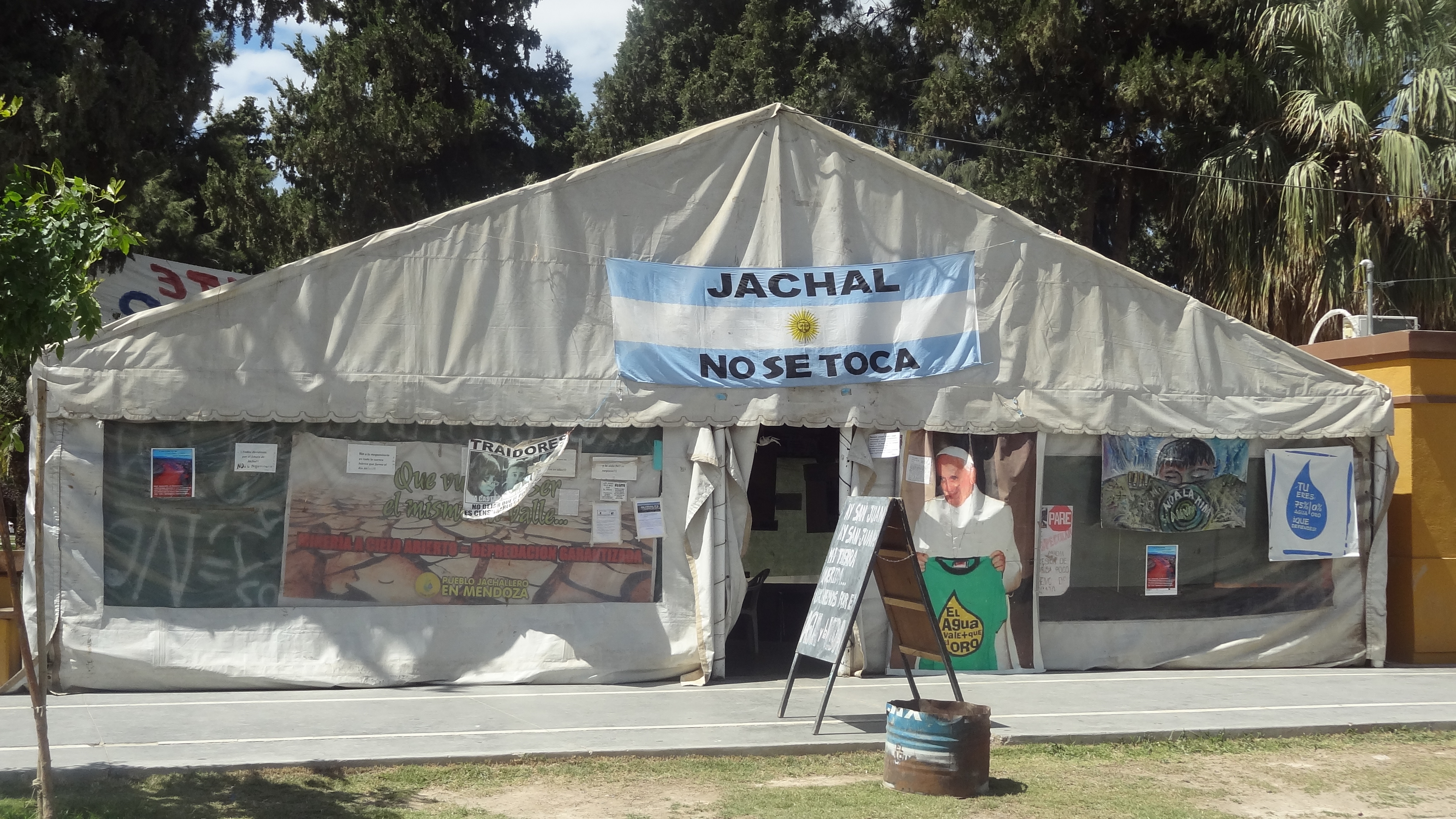 The camp at Jáchal, Argentina: ‘Hands off Jachal’. © Tom Gatehouse 2016