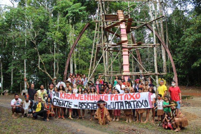 Pataxó leaders erect monument for indigenous land rights