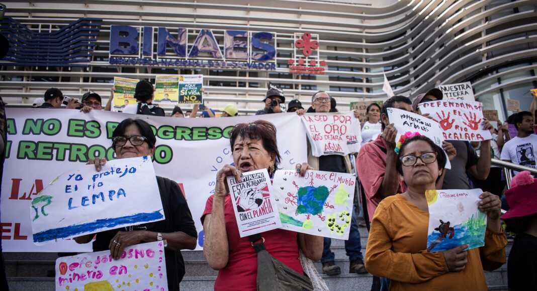 Women are central to the anti-extractivist movement in El Salvador. Photo: Kellys Portillo