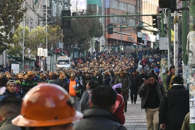 Cooperative miners take to the streets of La Paz. Photo- Correo del Sur