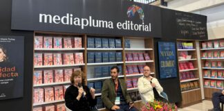 Jenny Pearce and co-author Juan David Velasco Montoya introducing ¿Quién manda en Colombia? in Bogotá, 2026