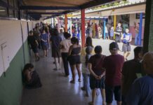 Brazil: Which Lula are some voters rejecting? Voters wait in a long queue along a covered corridor at a polling station in Gama, Federal District, Brazil, during the first round of the 2026 elections.